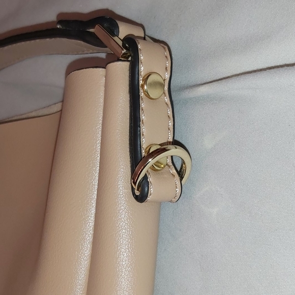 Faux leather flower embroidered handbag - Picture 5 of 6